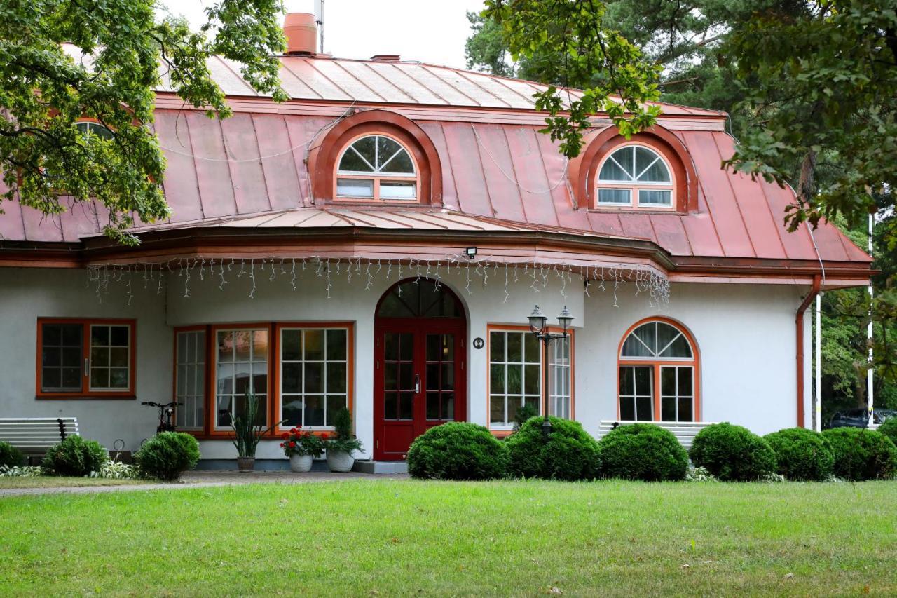 Saka Manor Hotel Buitenkant foto