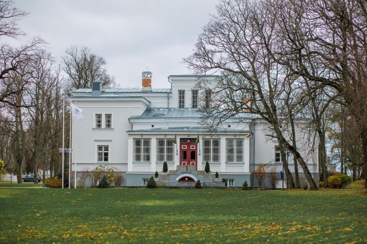 Saka Manor Hotel Buitenkant foto