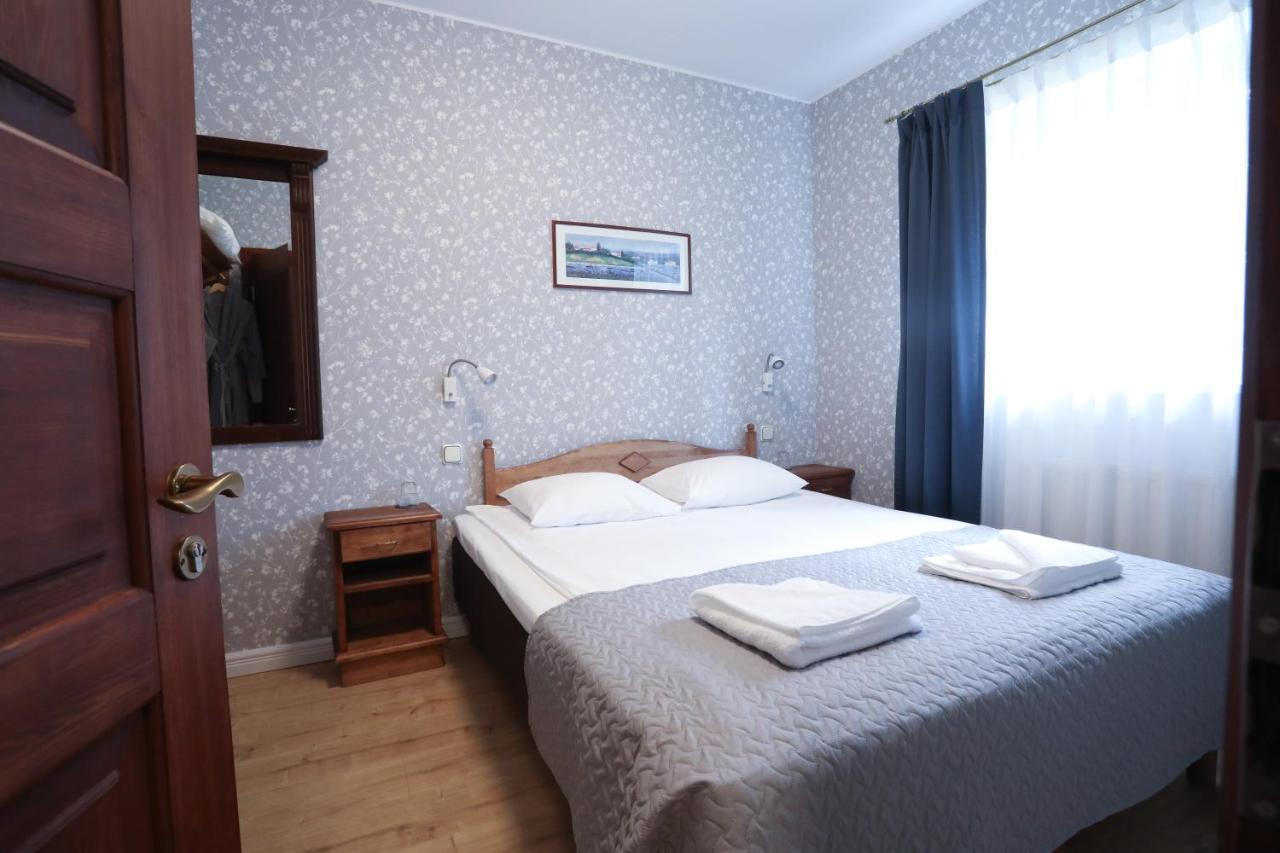 Saka Manor Hotel Buitenkant foto