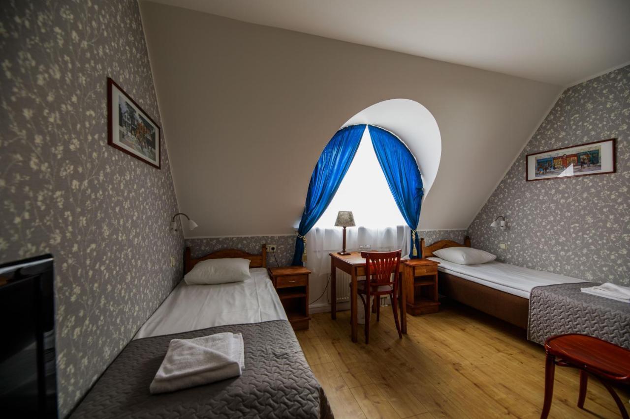 Saka Manor Hotel Buitenkant foto