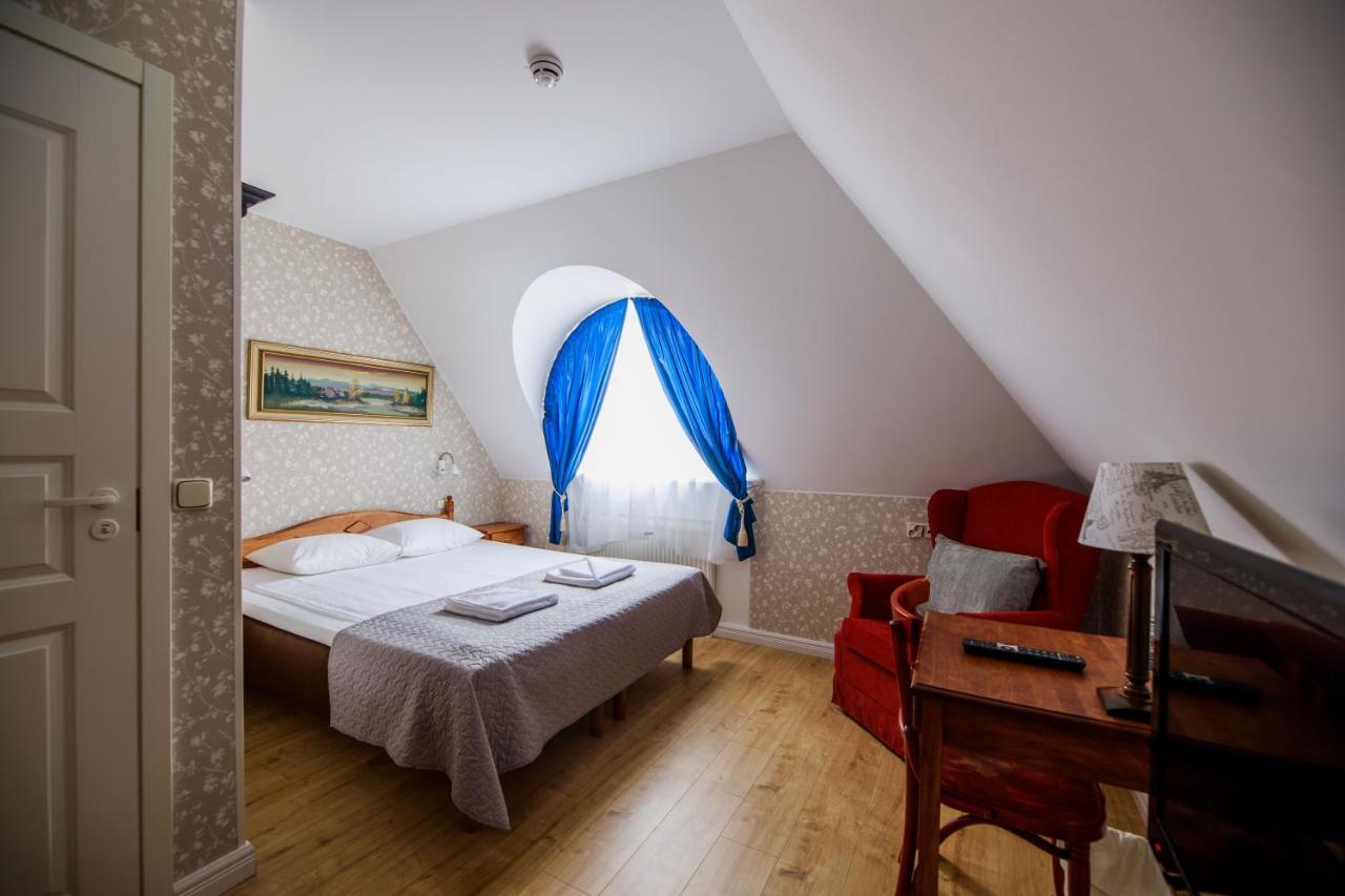 Saka Manor Hotel Buitenkant foto