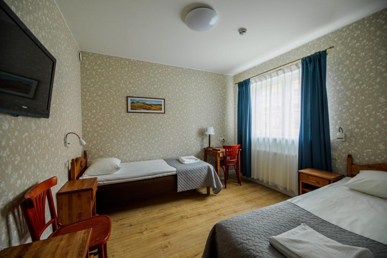 Saka Manor Hotel Buitenkant foto