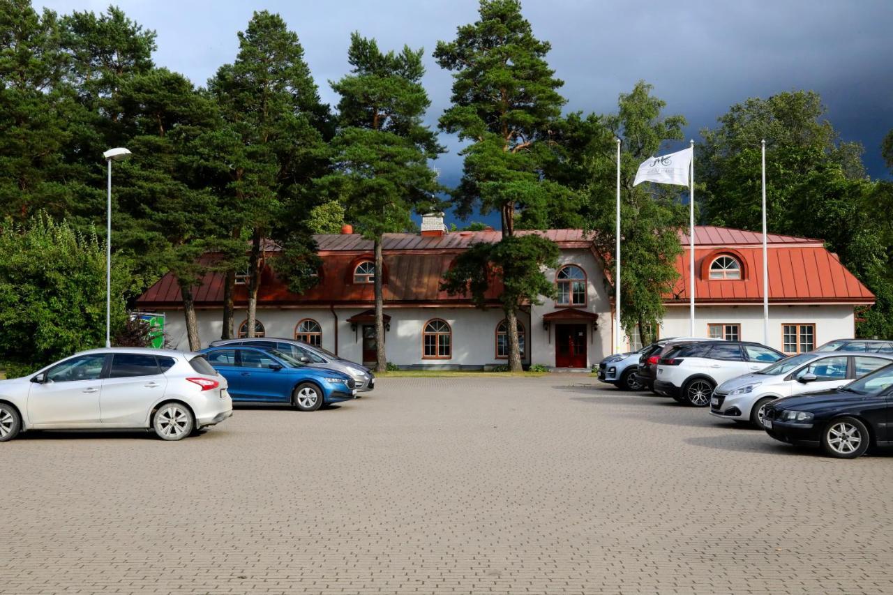 Saka Manor Hotel Buitenkant foto