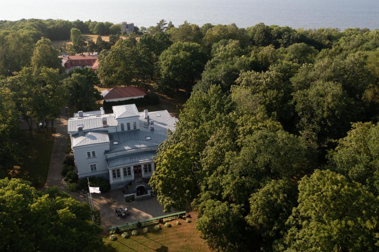 Saka Manor Hotel Buitenkant foto