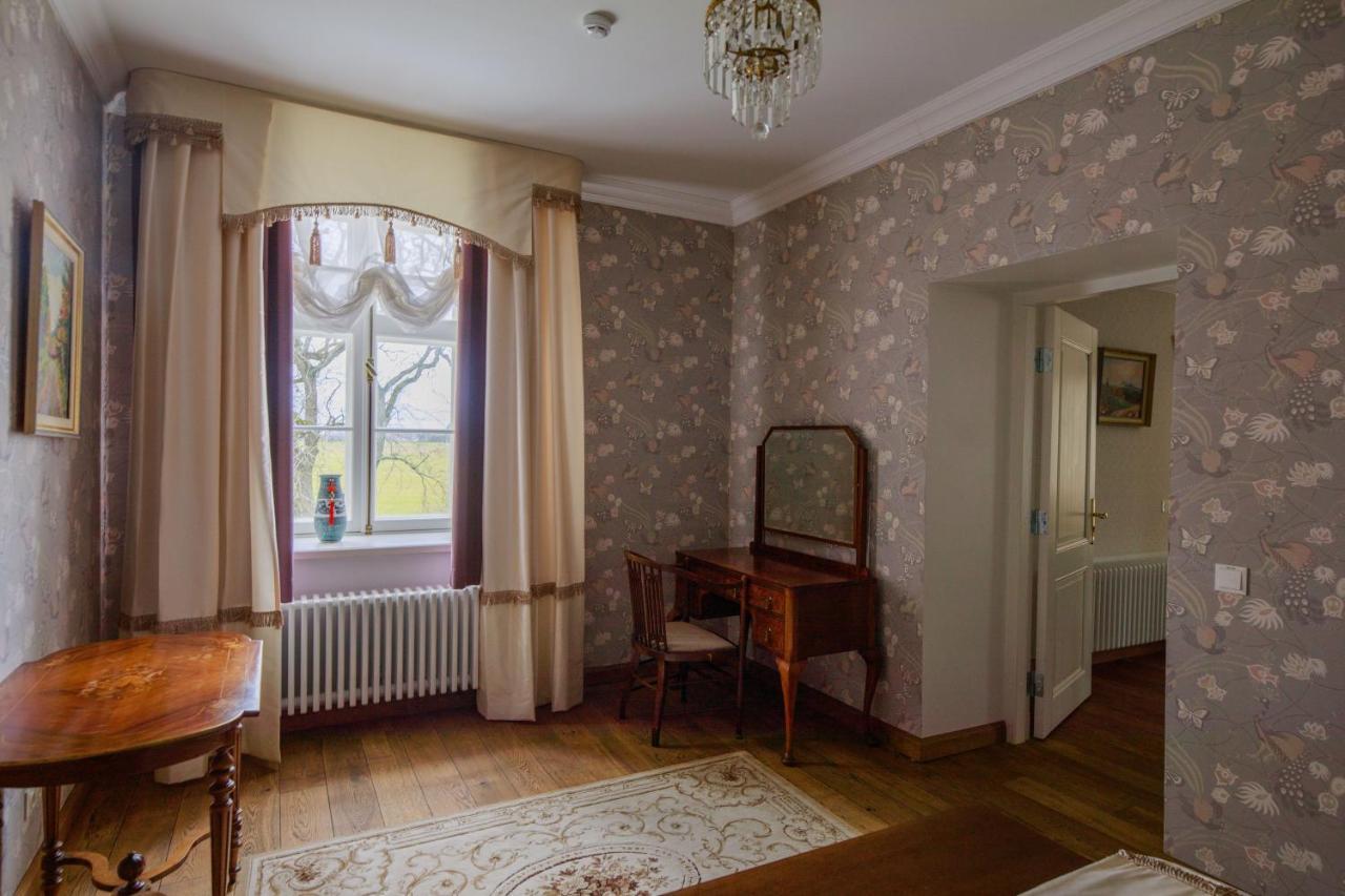Saka Manor Hotel Buitenkant foto