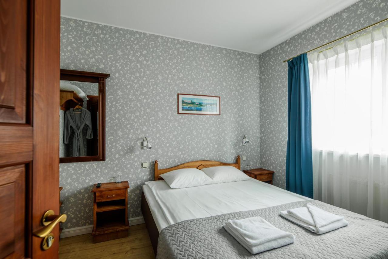 Saka Manor Hotel Buitenkant foto