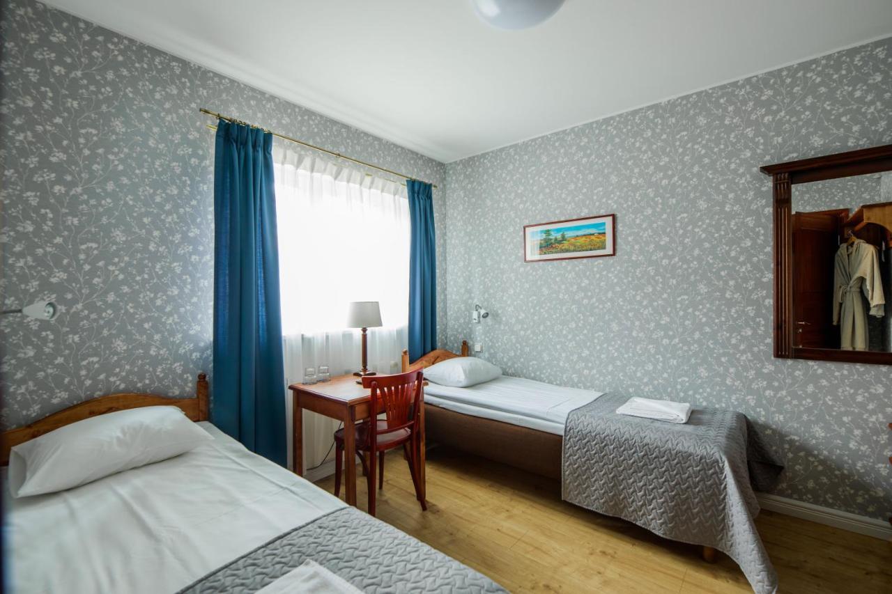 Saka Manor Hotel Buitenkant foto