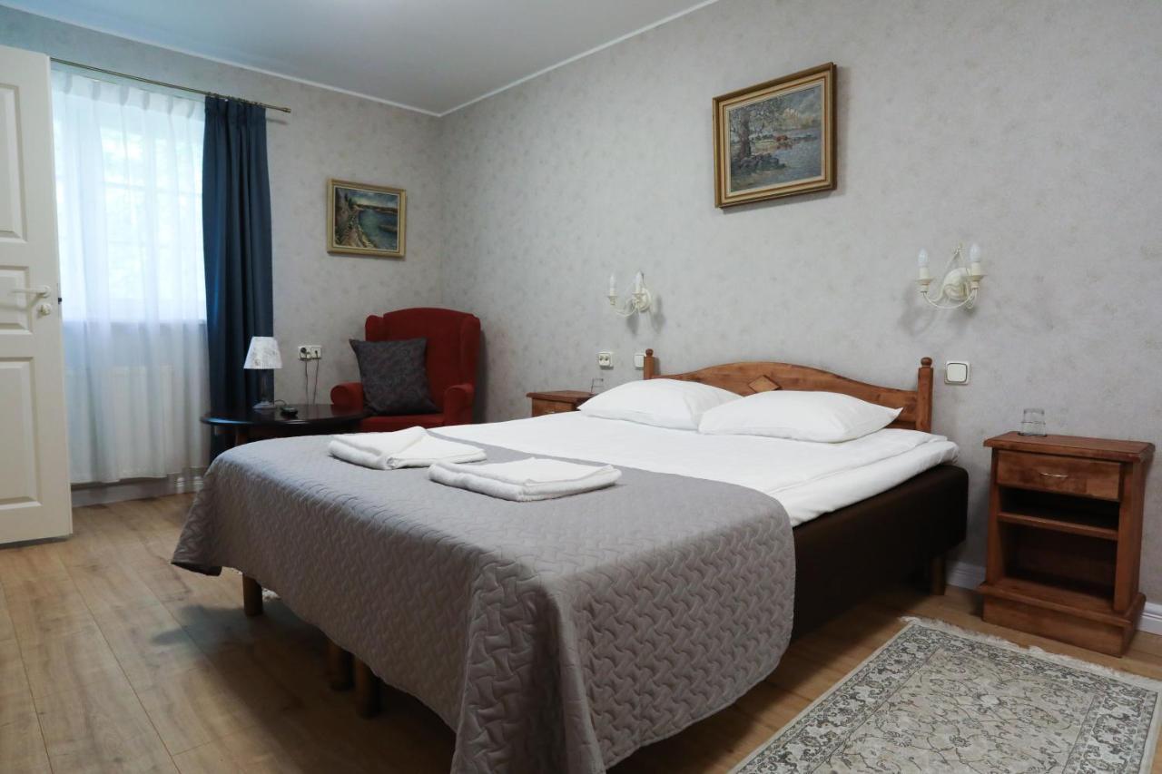 Saka Manor Hotel Buitenkant foto