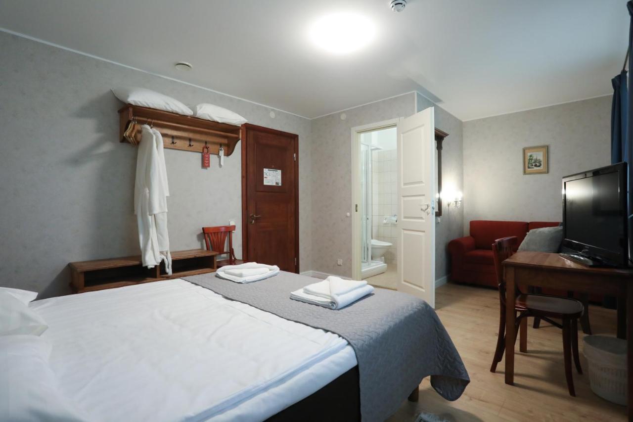 Saka Manor Hotel Buitenkant foto