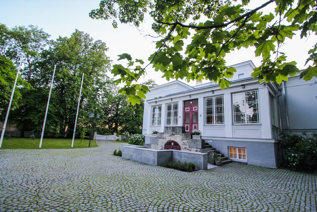 Saka Manor Hotel Buitenkant foto