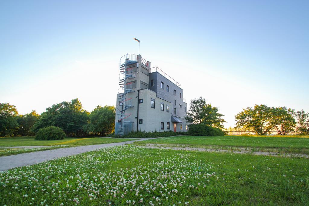 Saka Manor Hotel Buitenkant foto